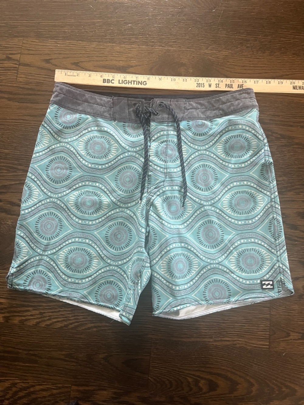 Billabong Men's Teal and Gray Geometric Swim Boardshorts trunks 32 Velcro tie